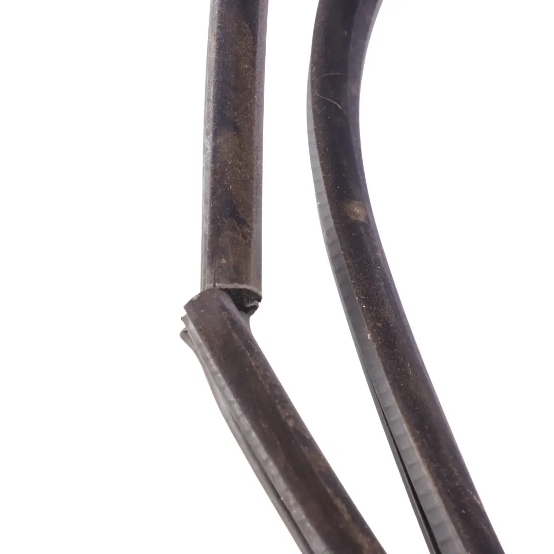 Door Seal Gasket Rubber Front Rear Left N/S to Land Rover L319 with Part number CFE500720 Land Rover L319 Door Seal Gasket Rubber Front Rear Left N/S - SKU CFE500720 - Part number CFE500720