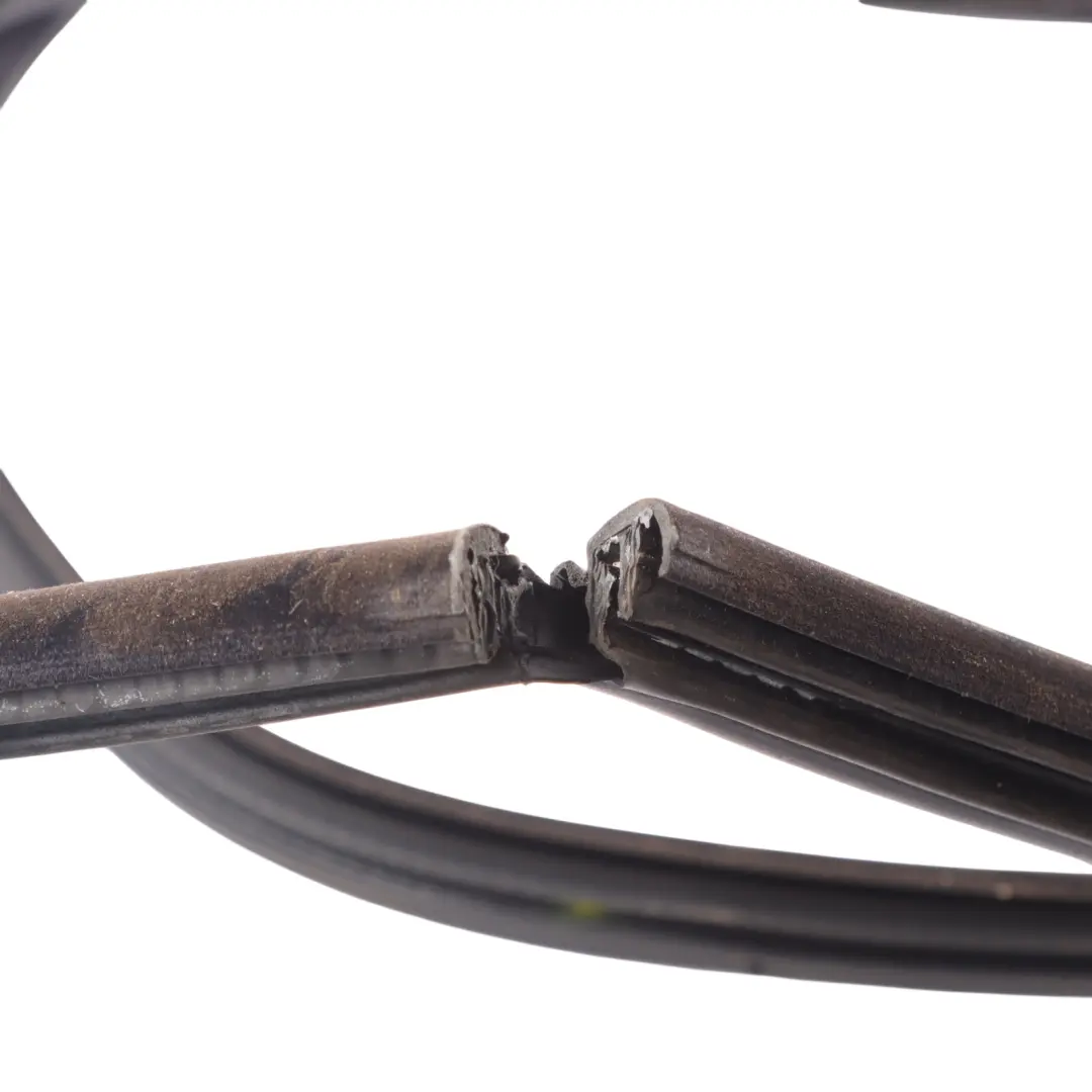 Door Seal Gasket Rubber Front Rear Left N/S to Land Rover L319 with Part number CFE500720 Land Rover L319 Door Seal Gasket Rubber Front Rear Left N/S - SKU CFE500720 - Part number CFE500720