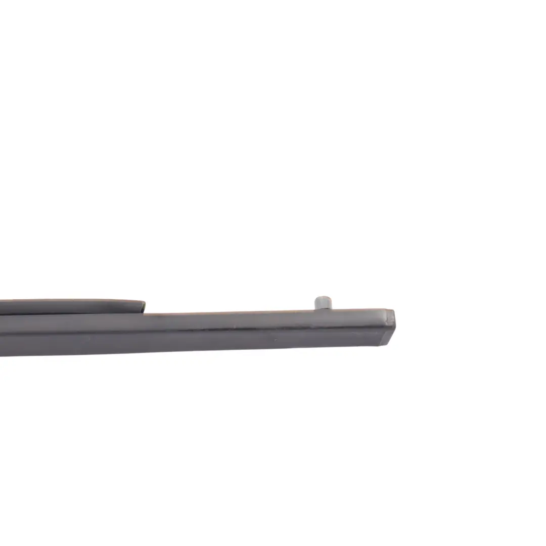 Burlete Ventana Puerta Delantera Izquierda para Land Rover Discovery 4 L319 con número de pieza CGE000492 Land Rover Discovery 4 L319 Burlete Ventana Puerta Delantera Izquierda - SKU CGE000492 - Número de pieza CGE000492