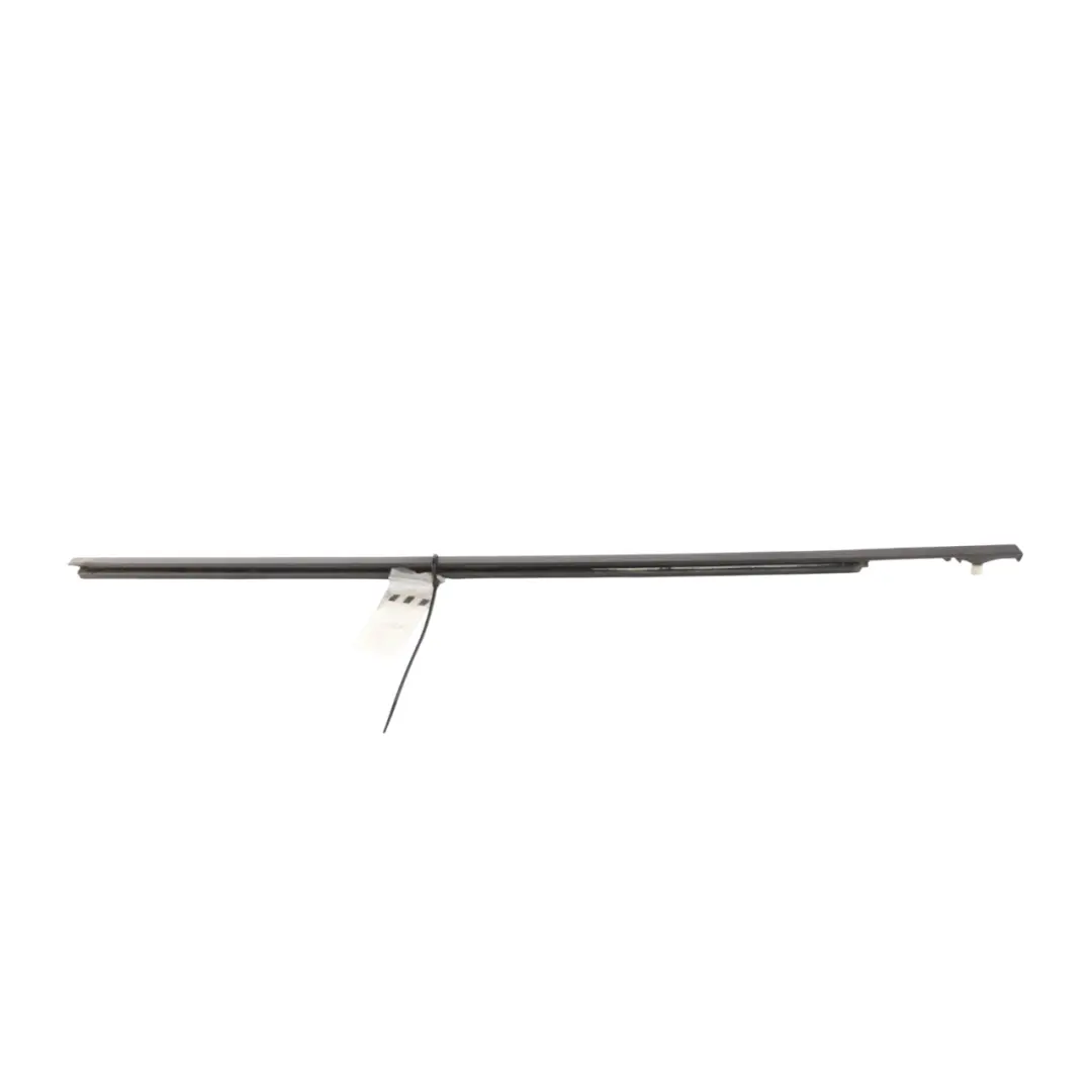 Listwa Uszczelka Zewnętrzna Tył Prawa do Land Rover Discovery 3 L319 o numerze CGE000502 Land Rover Discovery 3 L319 Listwa Uszczelka Zewnętrzna Tył Prawa - SKU CGE000502 - Numer Części CGE000502