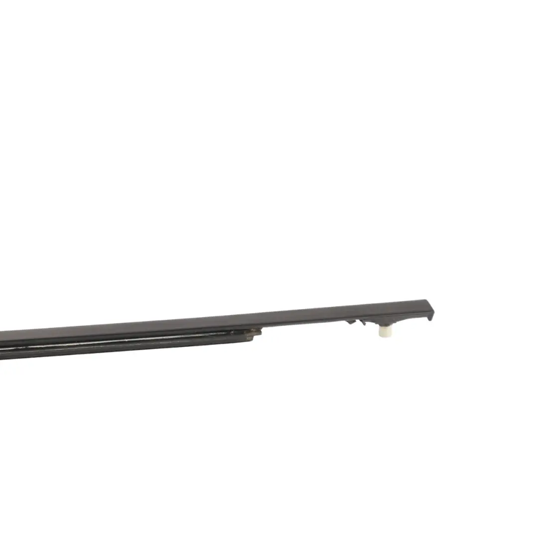 Listwa Uszczelka Zewnętrzna Tył Prawa do Land Rover Discovery 3 L319 o numerze CGE000502 Land Rover Discovery 3 L319 Listwa Uszczelka Zewnętrzna Tył Prawa - SKU CGE000502 - Numer Części CGE000502