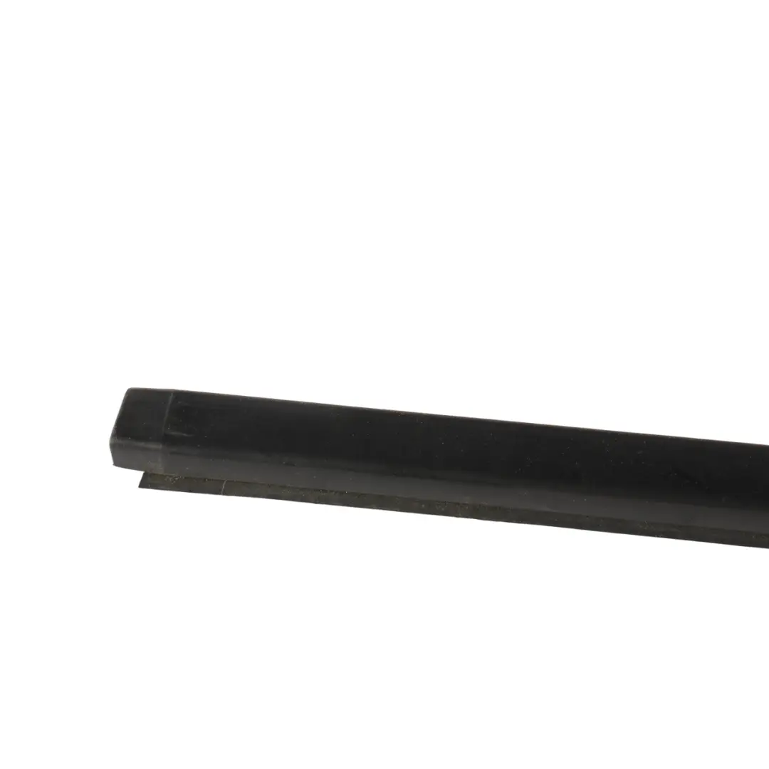 Land Rover Discovery 3 L319 Outer Weatherstrip Trim Rear Left N/S - SKU CGE000512 - Part number CGE000512