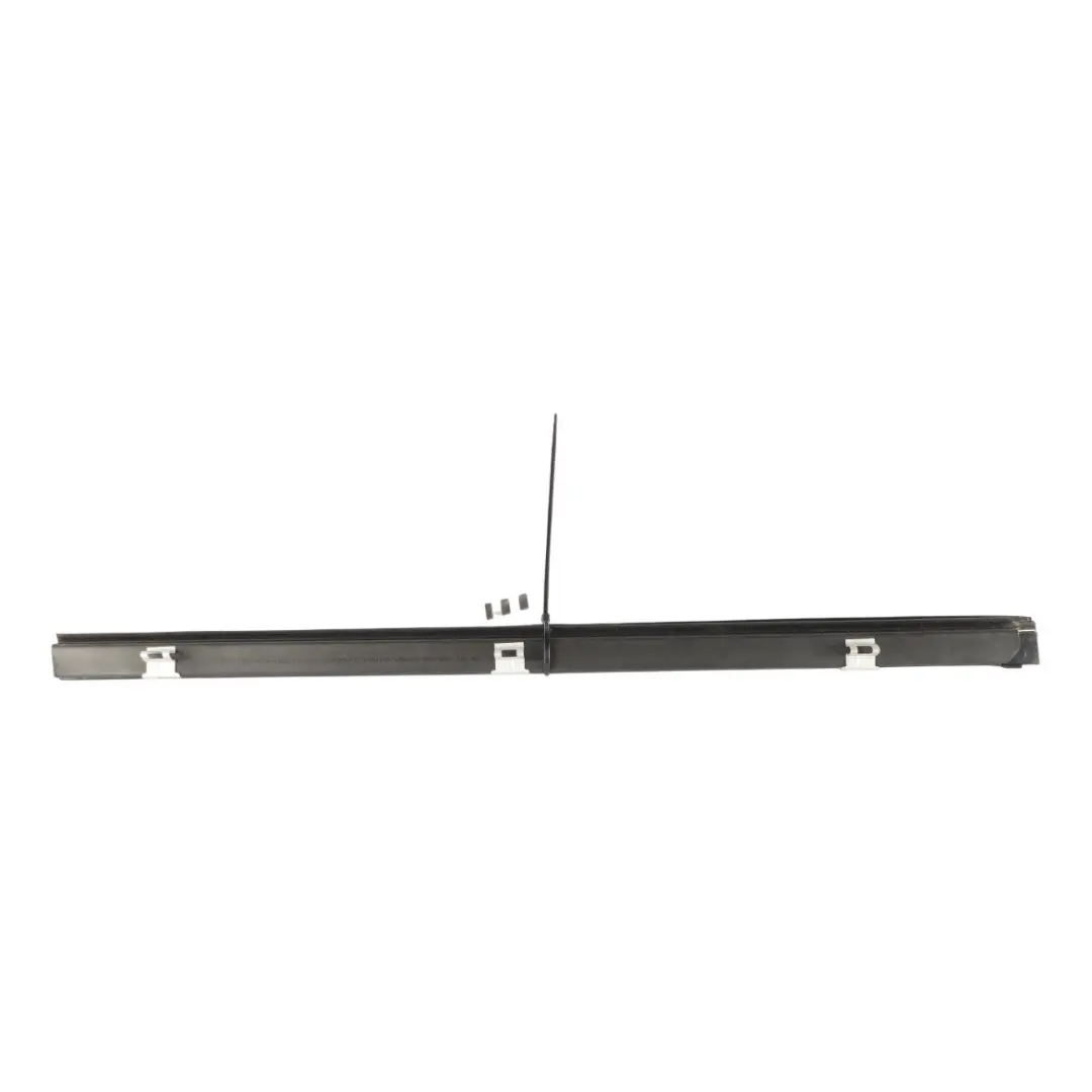 Uszczelka Pasa Drzwi Wewnętrzna Tył Lewa do Land Rover Discovery 3 L319 o numerze CGE500231 Land Rover Discovery 3 L319 Uszczelka Pasa Drzwi Wewnętrzna Tył Lewa - SKU CGE500231 - Numer Części CGE500231