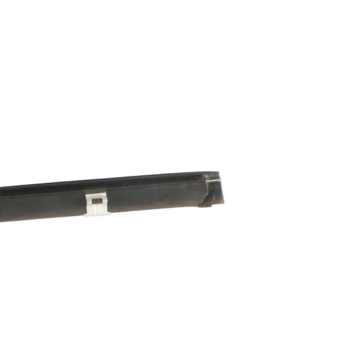 Uszczelka Pasa Drzwi Wewnętrzna Tył Lewa do Land Rover Discovery 3 L319 o numerze CGE500231 Land Rover Discovery 3 L319 Uszczelka Pasa Drzwi Wewnętrzna Tył Lewa - SKU CGE500231 - Numer Części CGE500231