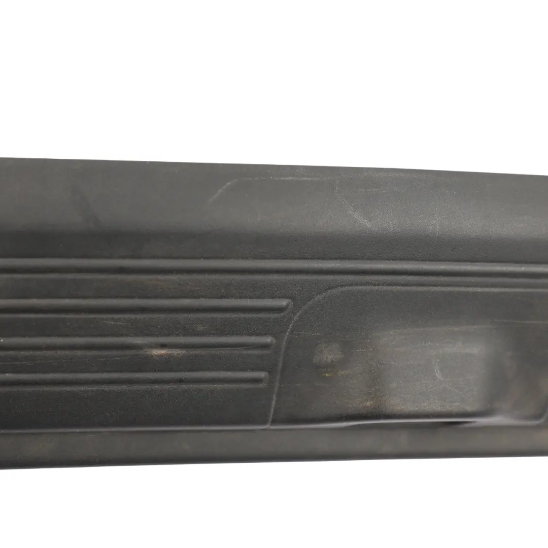 Range Rover L405 Osłona Zamka Górnej Klapy Bagażnika - SKU CK52-13D748-A - Numer Części CK52-13D748-A