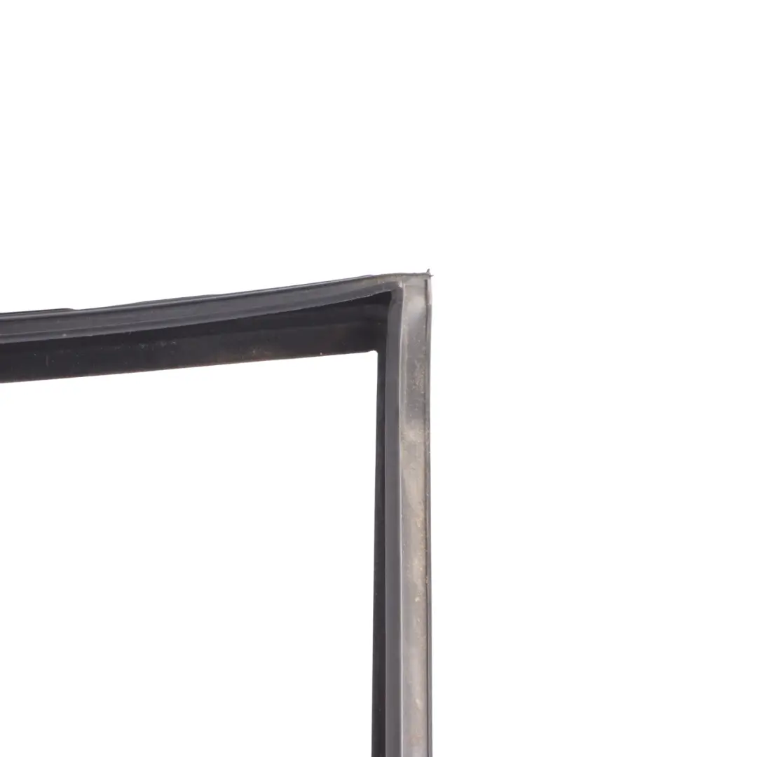 Porta Vetro Gomma Guarnizione Posteriore Sinistra CK5225767A per Range Rover L405 con numero di parte CK52-25767-A Range Rover L405 Porta Vetro Gomma Guarnizione Posteriore Sinistra CK5225767A - SKU CK52-25767-A - Numero di parte CK52-25767-A