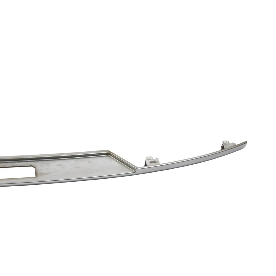 Moldura Panel Cubierta Portón Trasero para Range Rover L405 con número de pieza CK52-40406-AA Range Rover L405 Moldura Panel Cubierta Portón Trasero - SKU CK52-40406-AA - Número de pieza CK52-40406-AA