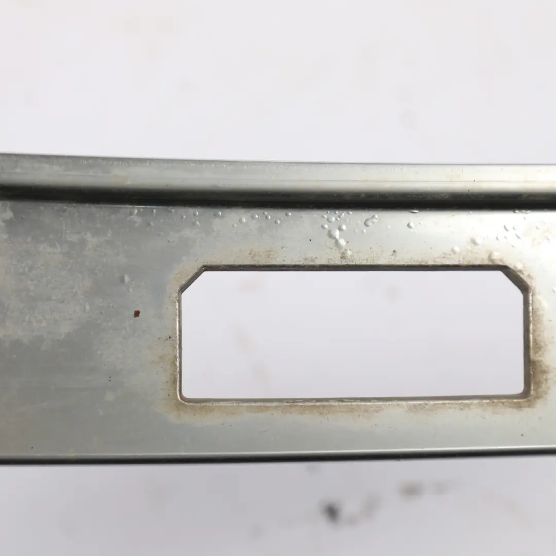 Moldura Panel Cubierta Portón Trasero para Range Rover L405 con número de pieza CK52-40406-AA Range Rover L405 Moldura Panel Cubierta Portón Trasero - SKU CK52-40406-AA - Número de pieza CK52-40406-AA