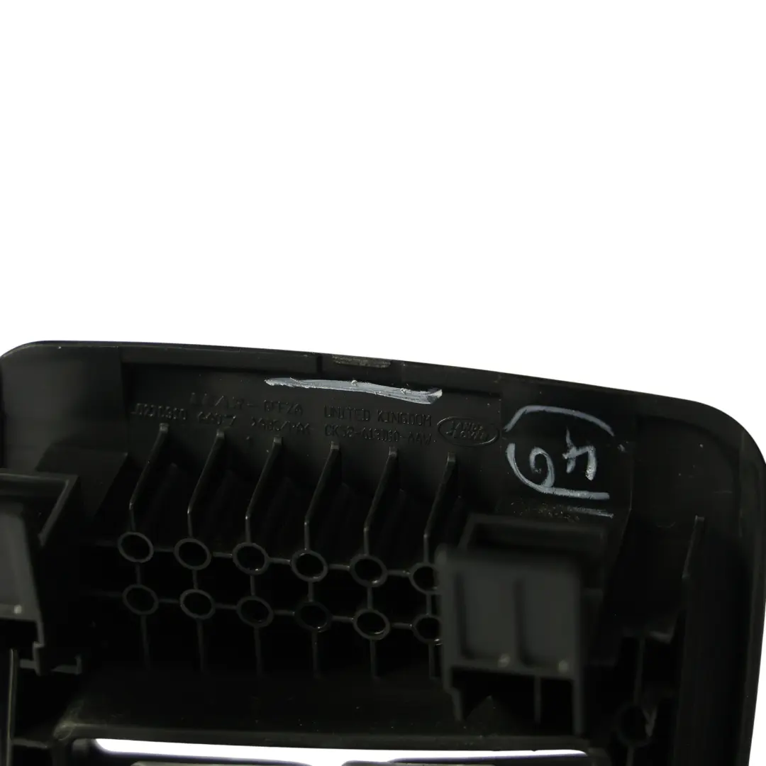Coperchio Cintura Sicurezza Guida Uscita Nero per Range Rover L405 con numero di parte CK52-613D13-AAW Range Rover L405 Coperchio Cintura Sicurezza Guida Uscita Nero - SKU CK52-613D13-AAW - Numero di parte CK52-613D13-AAW