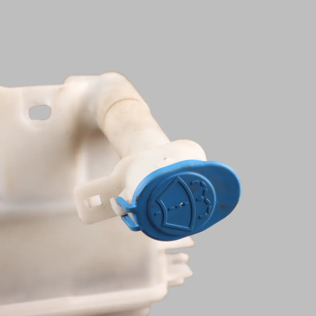 Windscreen Washer Tank Bottle Container CPLA-17B613-DH to Range Rover L405 with Part number LR050573 Range Rover L405 Windscreen Washer Tank Bottle Container CPLA-17B613-DH - SKU LR050573 - Part number LR050573