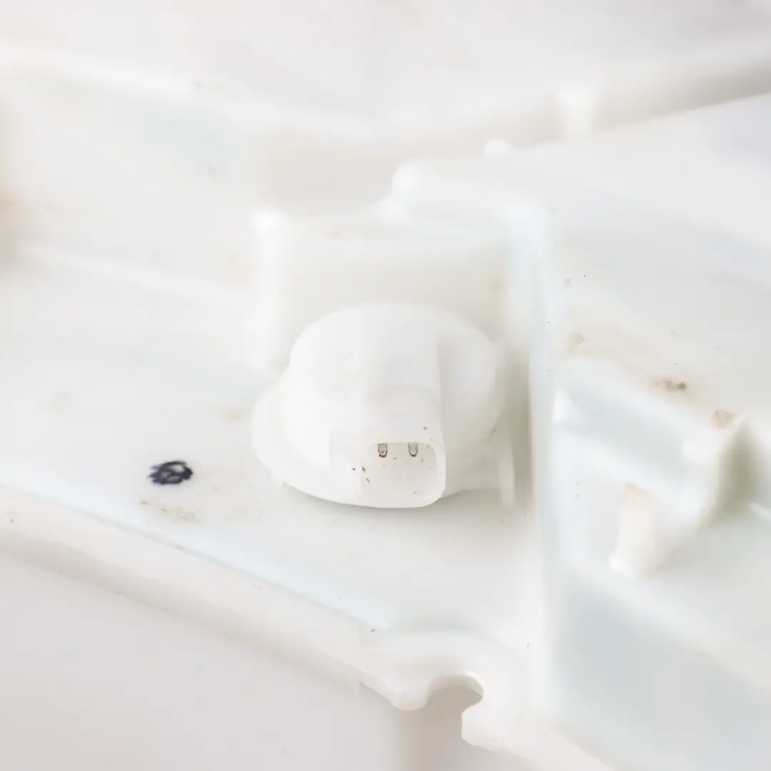 Range Rover L405 Windscreen Washer Tank Bottle Container CPLA-17B613-DH - SKU LR050573 - Part number LR050573