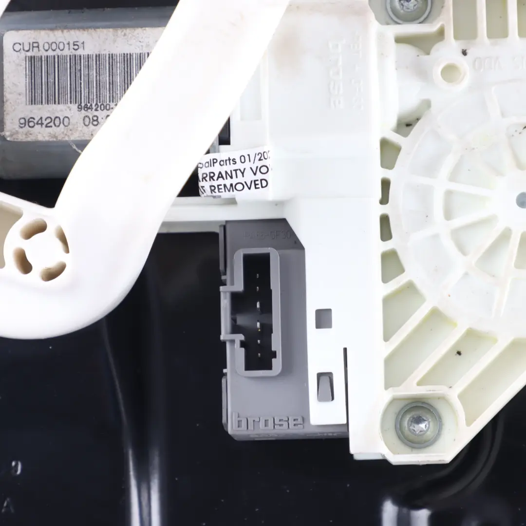 Land Rover Discovery 3 L319 Window Motor Regulator Front Left N/S 7H2223201CC - SKU CUH500250 - Part number CUH500250