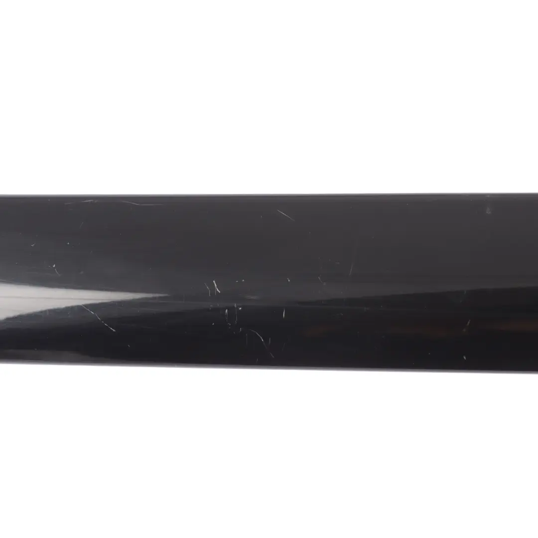 Moldura Ventana Trasera Derecha Moldura Exterior para Land Rover Discovery IV con número de pieza DDF500081PVL Land Rover Discovery IV Moldura Ventana Trasera Derecha Moldura Exterior - SKU DDF500081PVL-SAB - Número de pieza DDF500081PVL