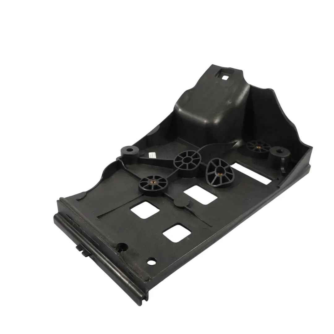 Panel Base Caja Bateria Exterior Derecha para Land Rover Discovery 3 L319 con número de pieza DWM Land Rover Discovery 3 L319 Panel Base Caja Bateria Exterior Derecha - SKU DWM-500021 - Número de pieza DWM