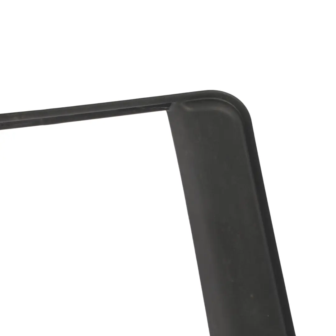 Cornice Finestrino Posteriore Destro per Land Rover Discovery 3 L319 con numero di parte ELN000023 Land Rover Discovery 3 L319 Cornice Finestrino Posteriore Destro - SKU ELN000023 - Numero di parte ELN000023