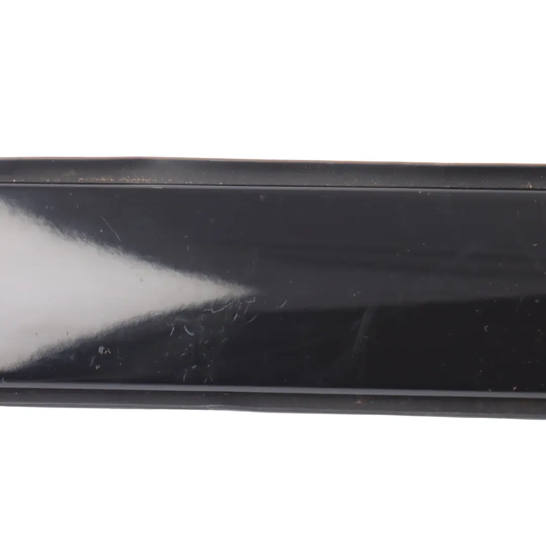 Roof Moulding Strip Rear Left N/S Santorini Black 820 to Land Rover Discovery L550 with Part number FK52-50463-A Land Rover Discovery L550 Roof Moulding Strip Rear Left N/S Santorini Black 820 - SKU LR073116-SAB - Part number FK52-50463-A