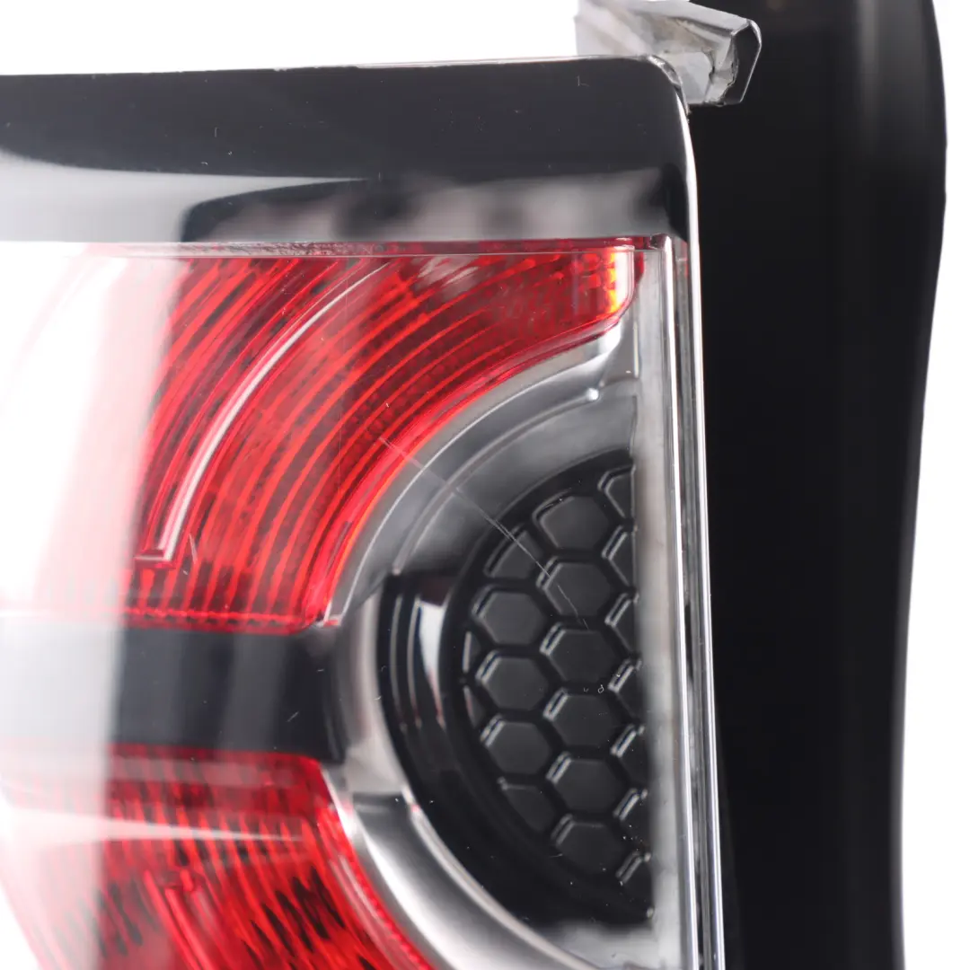 Land Rover Discovery L550 Feu Arrière Extérieur Gauche - SKU FK72-13405-AG - Numéro de pièce FK72-13405-AG