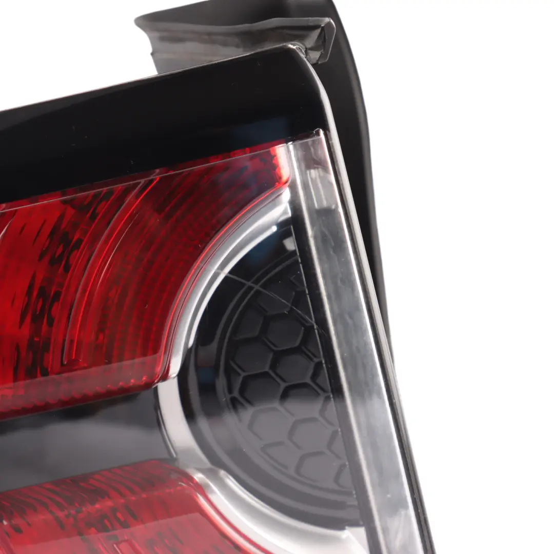 Feu Arrière Extérieur Gauche pour Land Rover Discovery L550 à propos du numéro de pièce FK72-13405-AG Land Rover Discovery L550 Feu Arrière Extérieur Gauche - SKU FK72-13405-AG - Numéro de pièce FK72-13405-AG