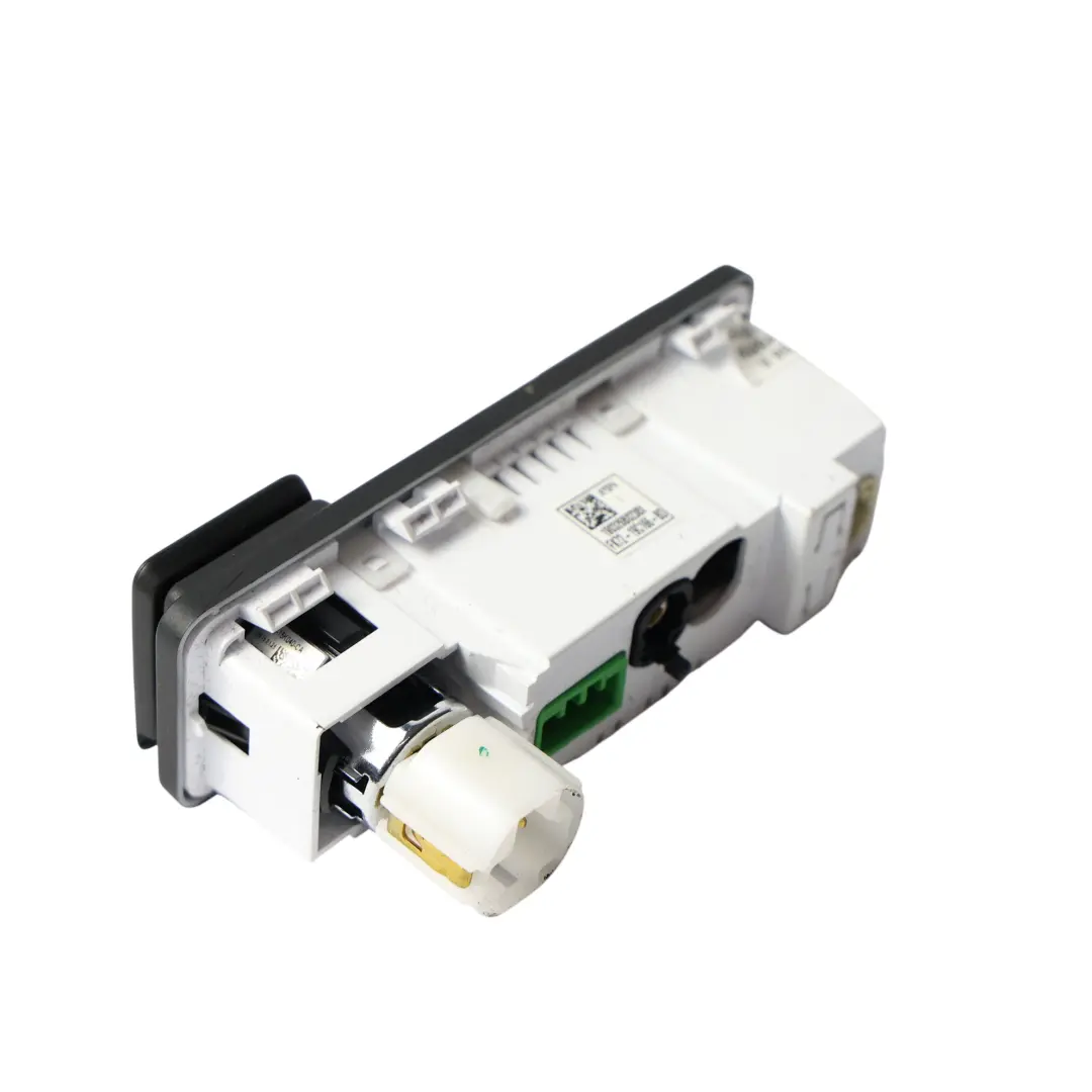 Gniazdo USB Karty SD do Land Rover Discovery L550 o numerze FK72-19C166-BD Land Rover Discovery L550 Gniazdo USB Karty SD - SKU FK72-19C166-BD - Numer Części FK72-19C166-BD