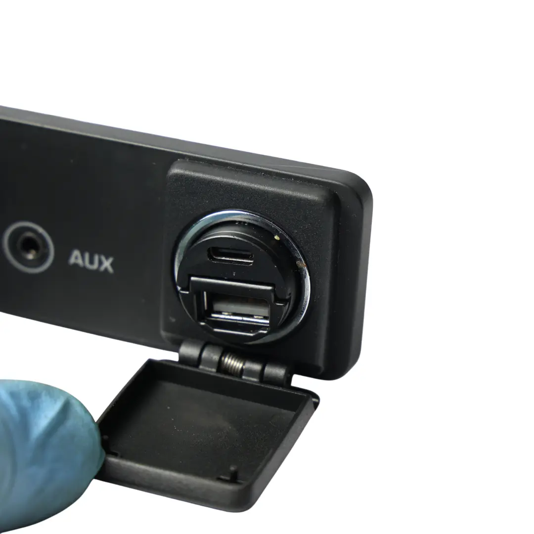 Land Rover Discovery L550 Multimedia USB SD Card Port Socket - SKU FK72-19C166-BD - Part number FK72-19C166-BD