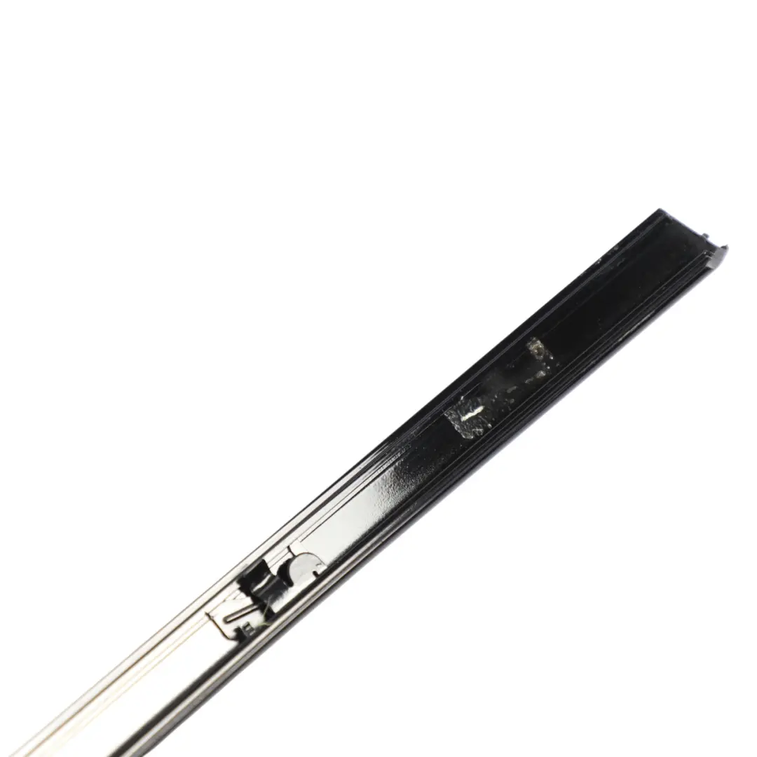 Land Rover Discovery L550 Obere Türfensterverkleidung Vorne Links - SKU FK72-208A97-AL - Teilenummer FK72-208A97-AL