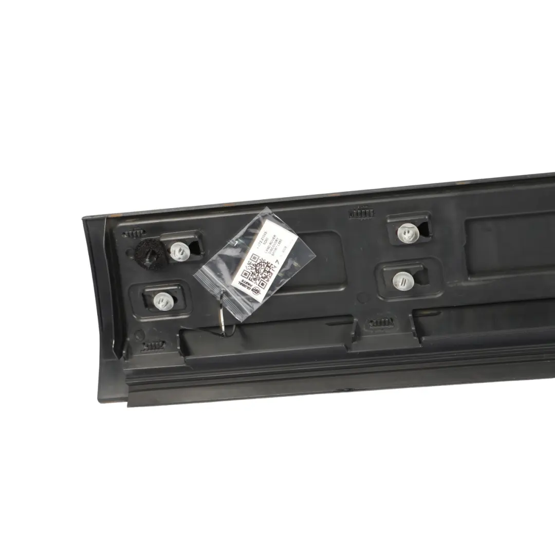 Rivestimento Porta Laterale Posteriore Sinistra per Land Rover L550 con numero di parte FK72-21065-ADW Land Rover L550 Rivestimento Porta Laterale Posteriore Sinistra - SKU FK72-21065-ADW - Numero di parte FK72-21065-ADW