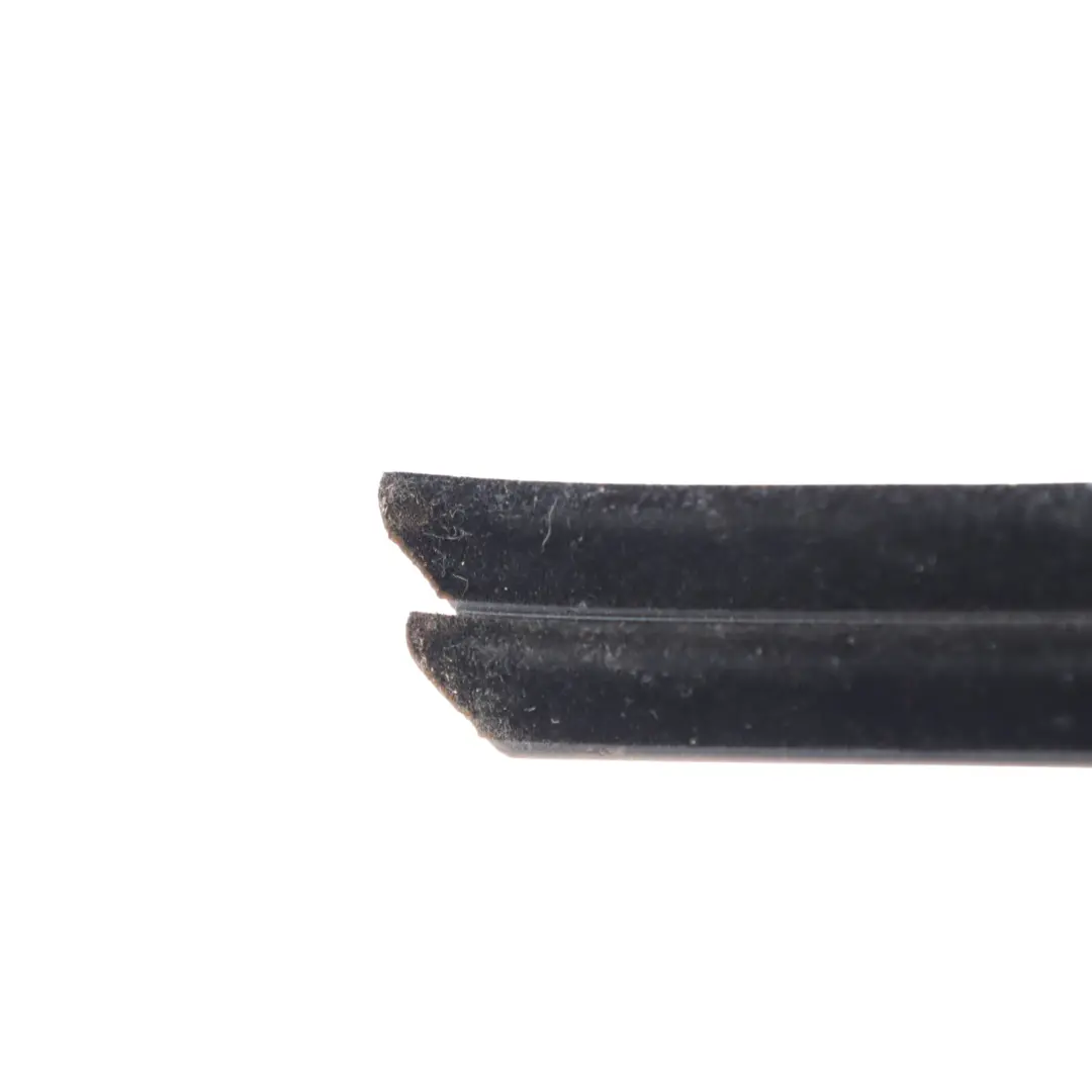 Guarnizione Vetro Porta Anteriore Destra per Land Rover Discovery L550 con numero di parte FK72-21434-A Land Rover Discovery L550 Guarnizione Vetro Porta Anteriore Destra - SKU FK72-21434-A - Numero di parte FK72-21434-A