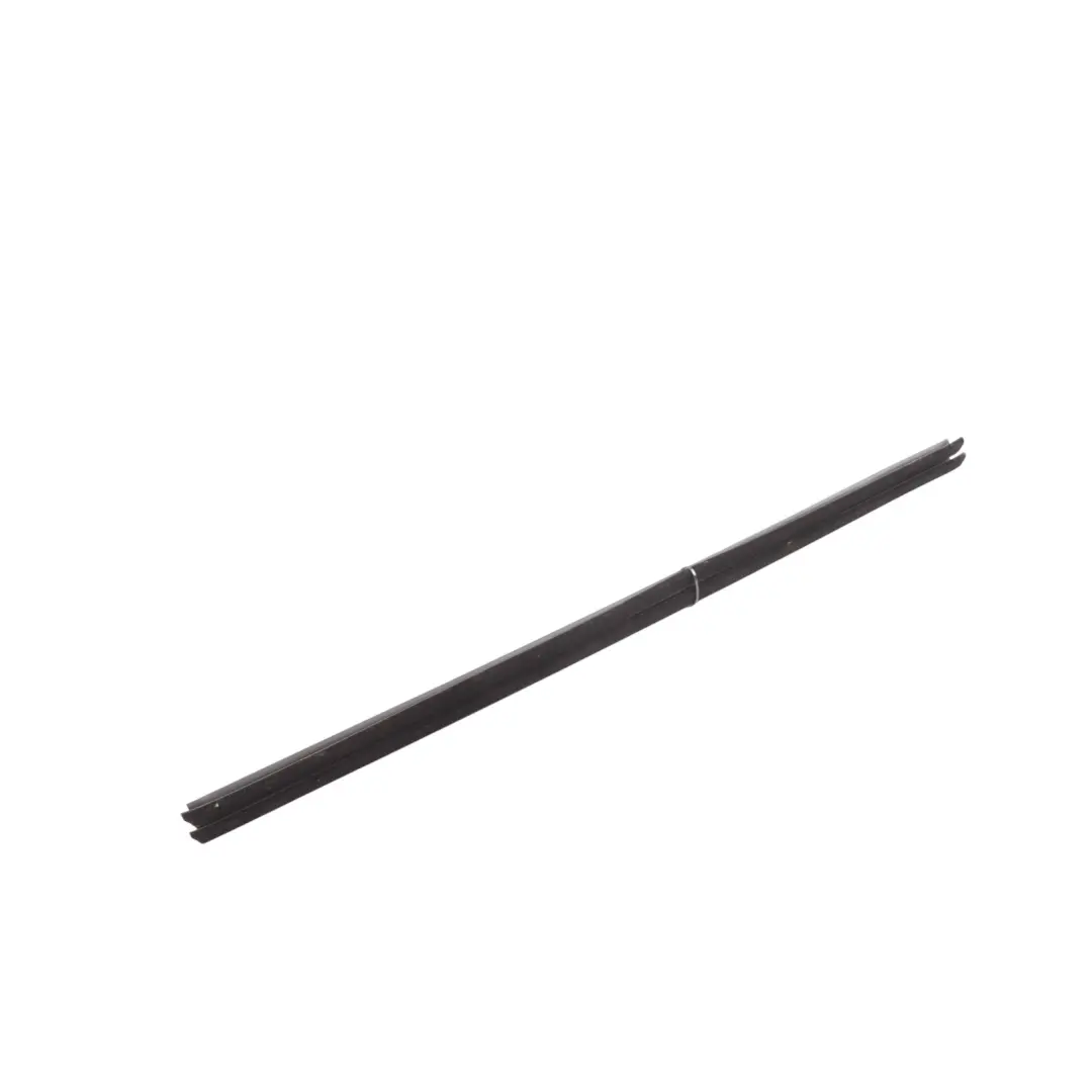 Uszczelka Szyby Tylna Prawa do Land Rover Discovery L550 o numerze FK72-25860-A Land Rover Discovery L550 Uszczelka Szyby Tylna Prawa - SKU FK72-25860-A - Numer Części FK72-25860-A