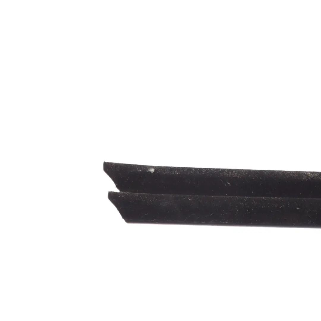 Joint Étanchéité Vitre Arrière Droit pour Land Rover Discovery L550 à propos du numéro de pièce FK72-25860-A Land Rover Discovery L550 Joint Étanchéité Vitre Arrière Droit - SKU FK72-25860-A - Numéro de pièce FK72-25860-A