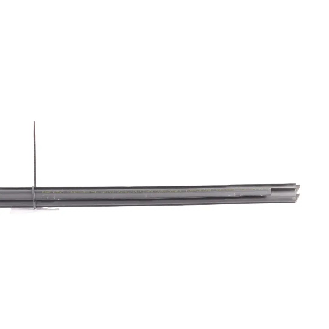 Uszczelka Szyby Tył Prawa do Land Rover Discovery Sport L550 o numerze FK72-25860-AA Land Rover Discovery Sport L550 Uszczelka Szyby Tył Prawa - SKU FK72-25860-AA - Numer Części FK72-25860-AA