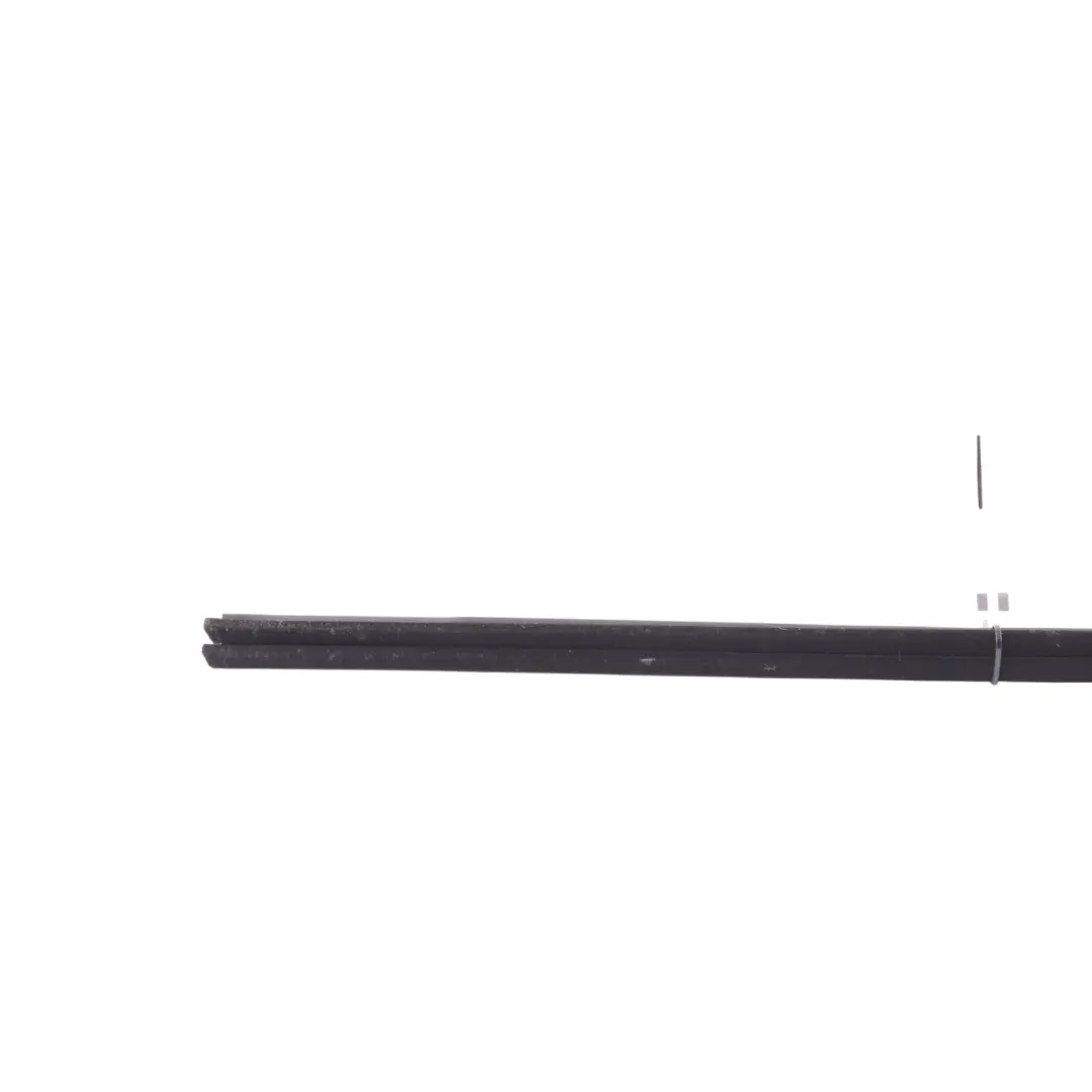 Land Rover Discovery L550 Guarnizione Vetro Posteriore Sinistro FK72-25860-A - SKU FK72-25861-A - Numero di parte FK72-25861-A