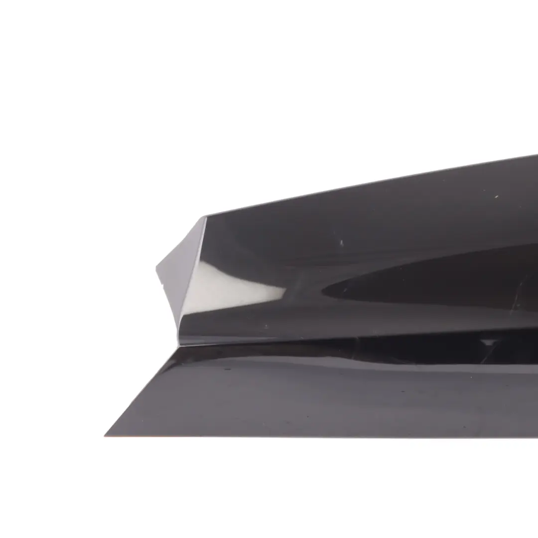 Panel Cubierta Moldura Exterior Izquierda Santorini Negro - 820 para Land Rover L550 con número de pieza FK72-29149-AC Land Rover L550 Panel Cubierta Moldura Exterior Izquierda Santorini Negro - 820 - SKU FK72-29149-AC-SAB - Número de pieza FK72-29149-AC