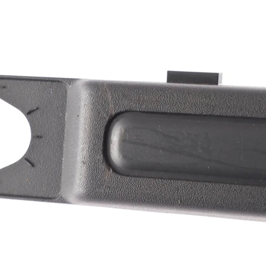 Land Rover Discovery L550 Garniture De Hayon Arrière Droit FK72-46067-B - SKU FK72-46066-B - Numéro de pièce FK72-46066-B