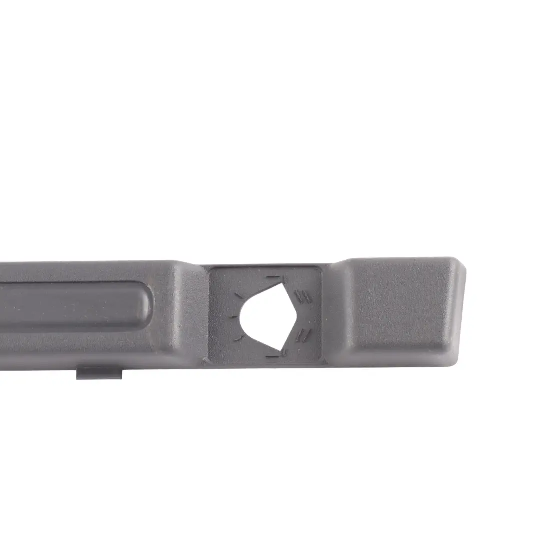 Listwa Klapy Bagażnika Prawa FK72-46067-B do Land Rover Discovery Sport L550 o numerze FK72-46066-B Land Rover Discovery Sport L550 Listwa Klapy Bagażnika Prawa FK72-46067-B - SKU FK72-46066-B - Numer Części FK72-46066-B