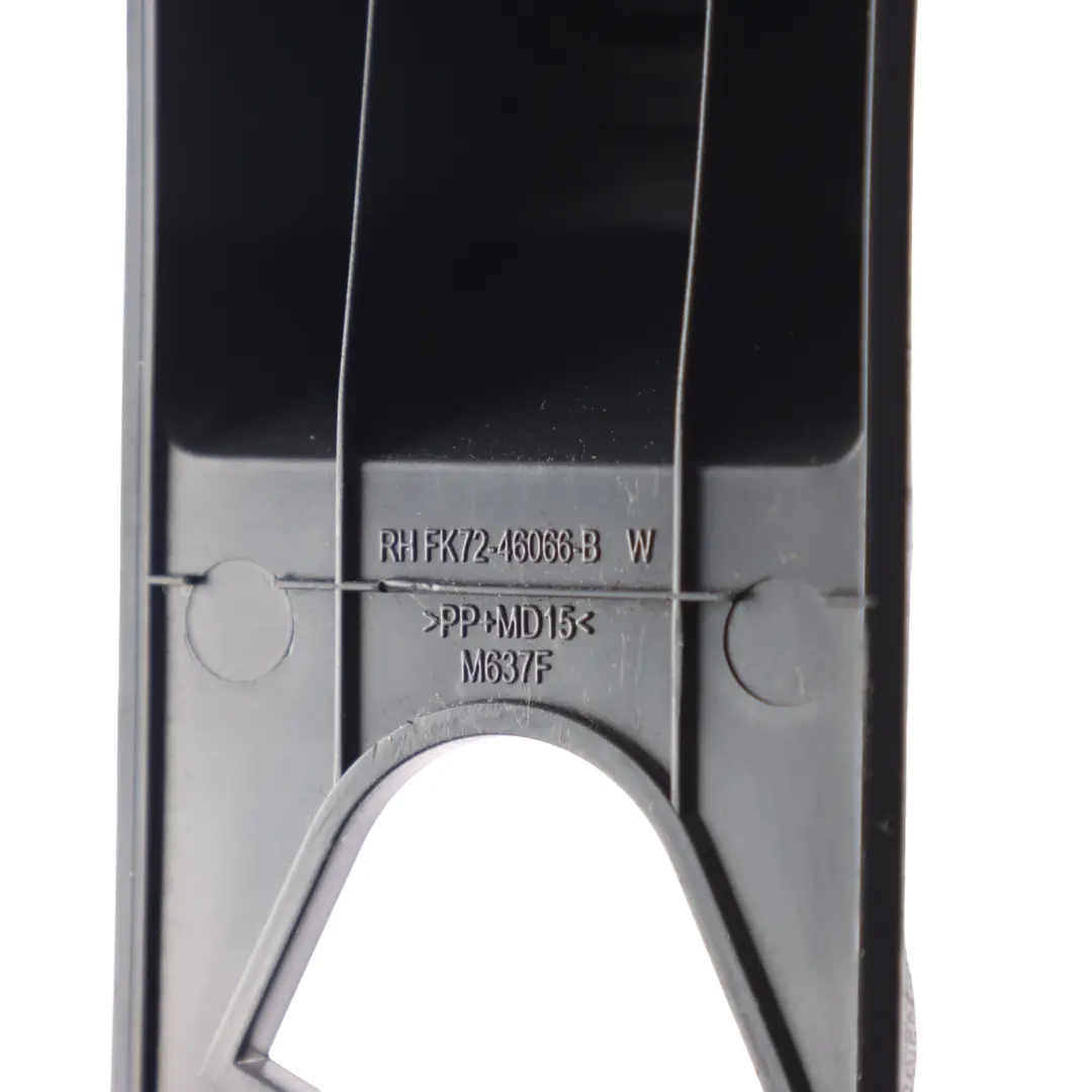 Listwa Klapy Bagażnika Prawa FK72-46067-B do Land Rover Discovery Sport L550 o numerze FK72-46066-B Land Rover Discovery Sport L550 Listwa Klapy Bagażnika Prawa FK72-46067-B - SKU FK72-46066-B - Numer Części FK72-46066-B