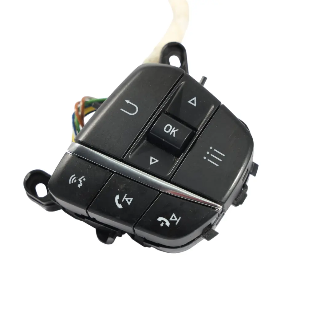Lenkradschalter Multifunktionstaste Abdeckung für Ford Fiesta Mk7 mit Teilenummer H1BT-9E740-AB Ford Fiesta Mk7 Lenkradschalter Multifunktionstaste Abdeckung - SKU H1BT-9E740-AB-1 - Teilenummer H1BT-9E740-AB