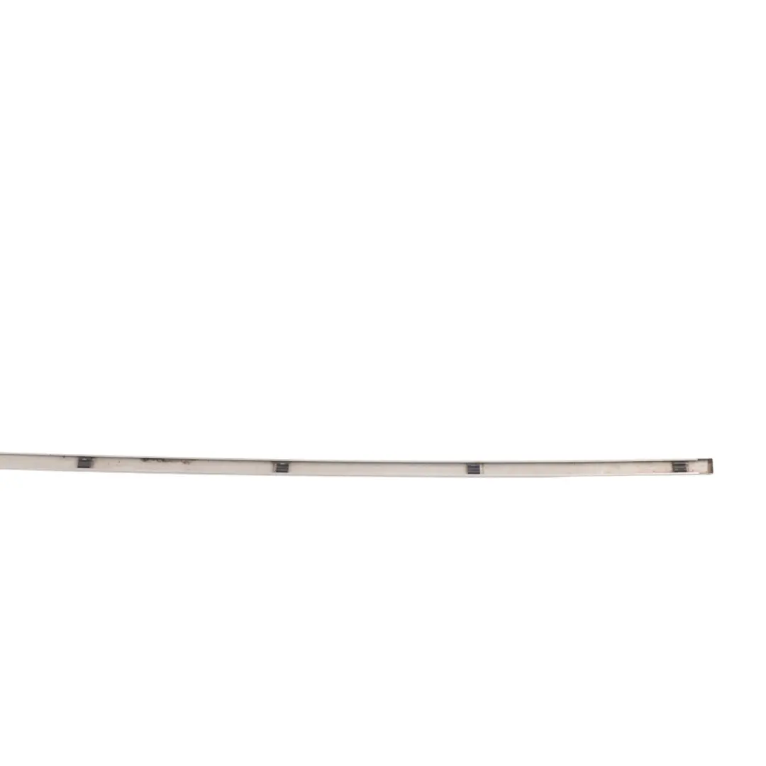 Land Rover Discovery L319 Baguette Moulure Bas Porte Avant Gauche - SKU LR006881 - Numéro de pièce LR006881