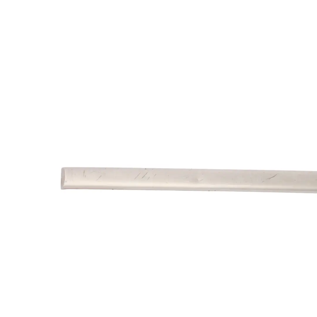 Modanatura Inferiore Porta Anteriore Sinistra per Land Rover Discovery L319 con numero di parte LR006881 Land Rover Discovery L319 Modanatura Inferiore Porta Anteriore Sinistra - SKU LR006881 - Numero di parte LR006881