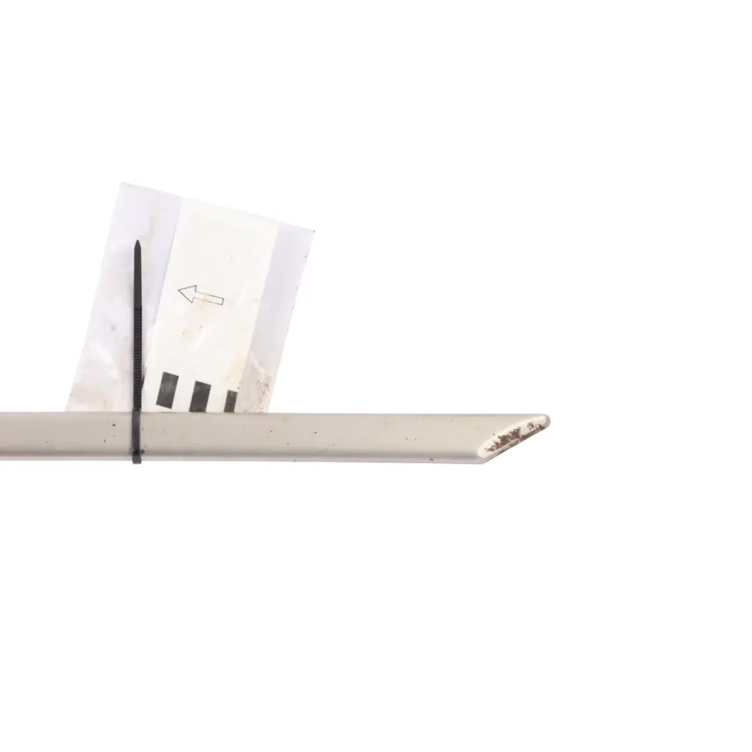 Front Left Door N/S Lower Moulding Trim Strip to Land Rover Discovery L319 with Part number LR006881 Land Rover Discovery L319 Front Left Door N/S Lower Moulding Trim Strip - SKU LR006881 - Part number LR006881