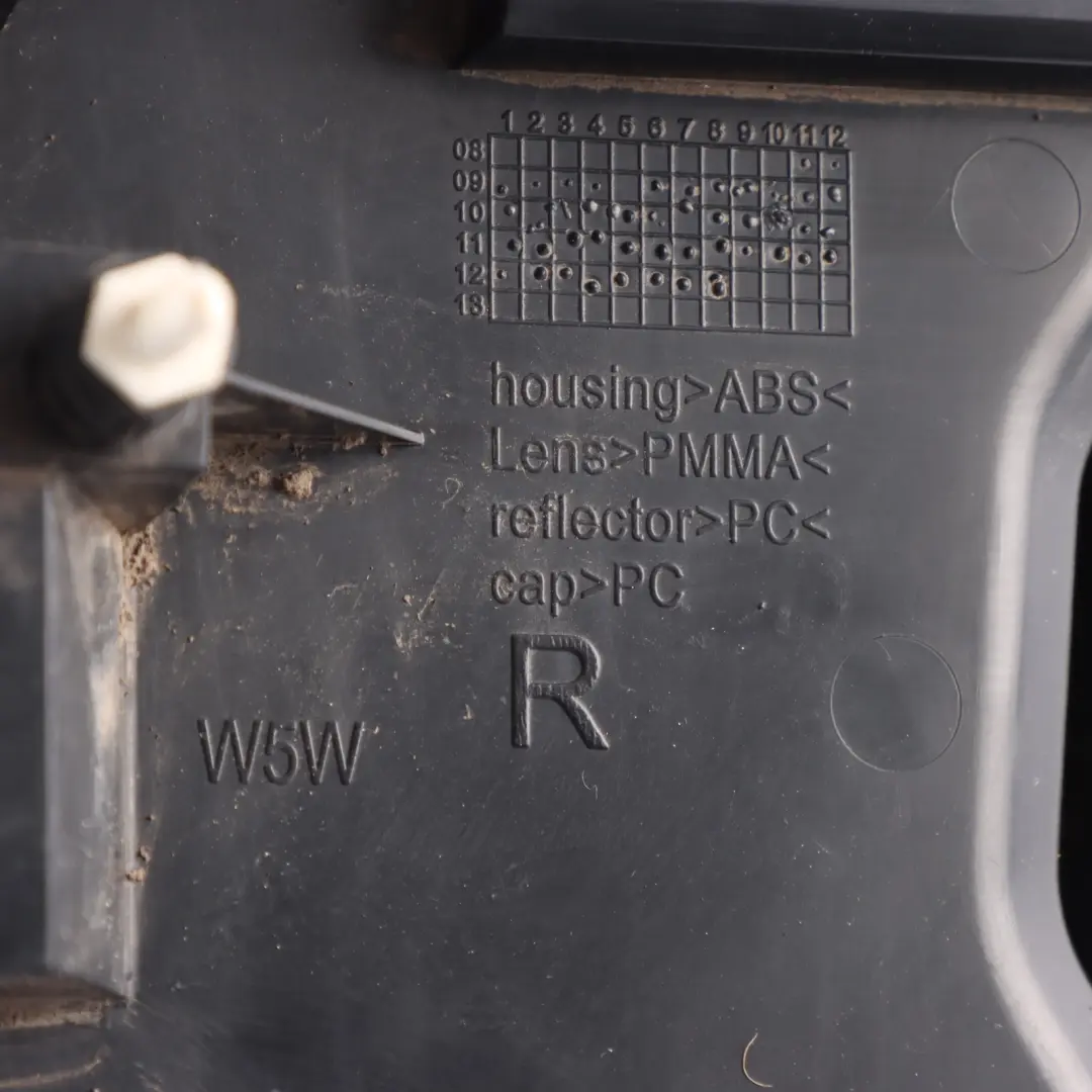 Land Rover Discovery 4 L319 Offside Tail Light Lamp Rear Right O/S AH22-13404-AC - SKU LR014001 - Part number LR014001