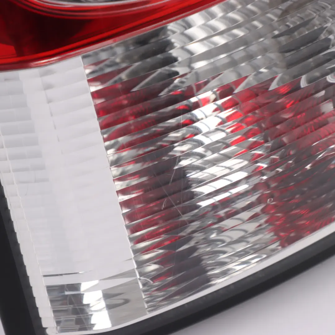 Land Rover Discovery 4 L319 Offside Tail Light Lamp Rear Right O/S AH22-13404-AC - SKU LR014001 - Part number LR014001