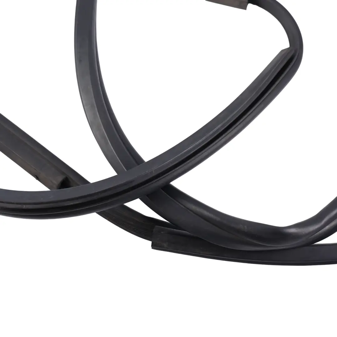 Joint D'Étanchéité De Capot pour Land Rover Discovery 3 L319 à propos du numéro de pièce LR015150 Land Rover Discovery 3 L319 Joint D'Étanchéité De Capot - SKU LR015150 - Numéro de pièce LR015150