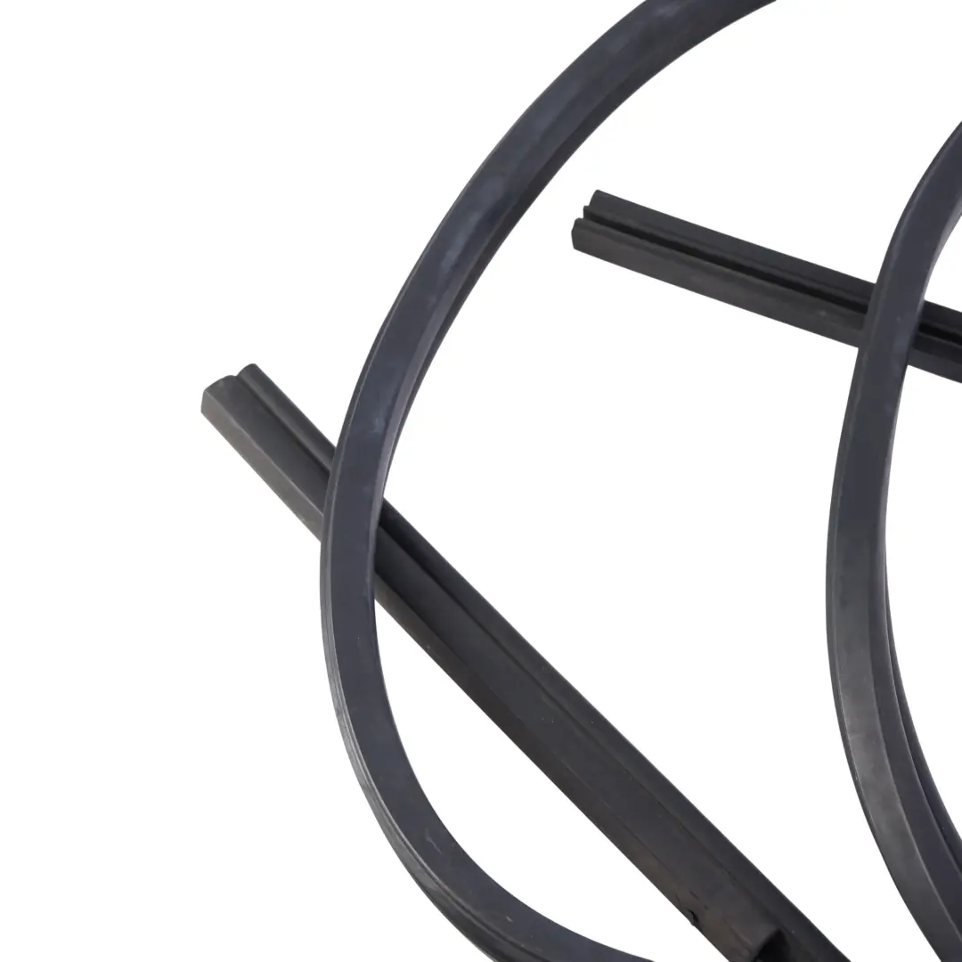 Guarnizione Del Cofano Del Cofano per Land Rover Discovery 3 L319 con numero di parte LR015150 Land Rover Discovery 3 L319 Guarnizione Del Cofano Del Cofano - SKU LR015150 - Numero di parte LR015150