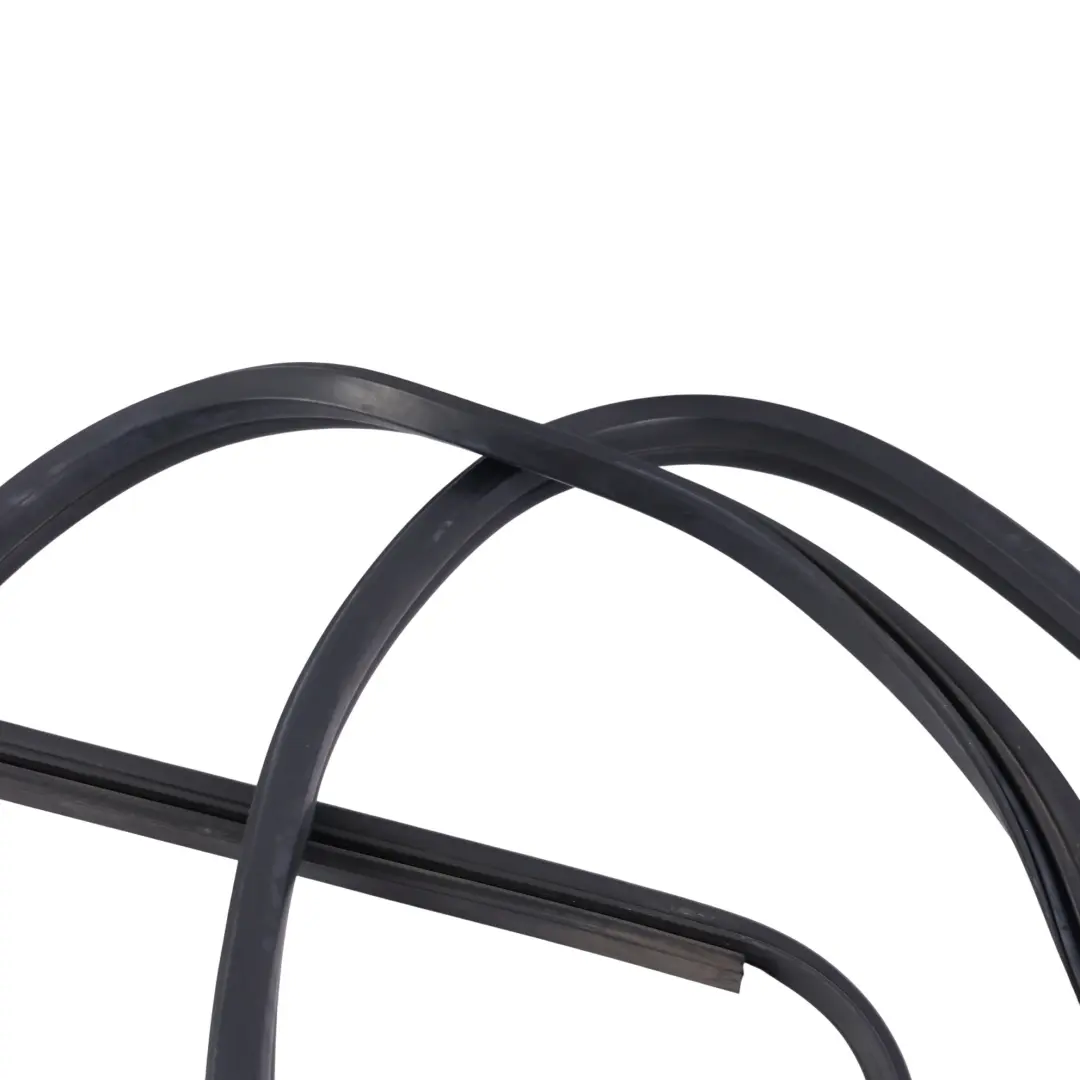 Bonnet Hood Weatherstrip Seal Gasket to Land Rover Discovery 3 L319 with Part number LR015150 Land Rover Discovery 3 L319 Bonnet Hood Weatherstrip Seal Gasket - SKU LR015150 - Part number LR015150