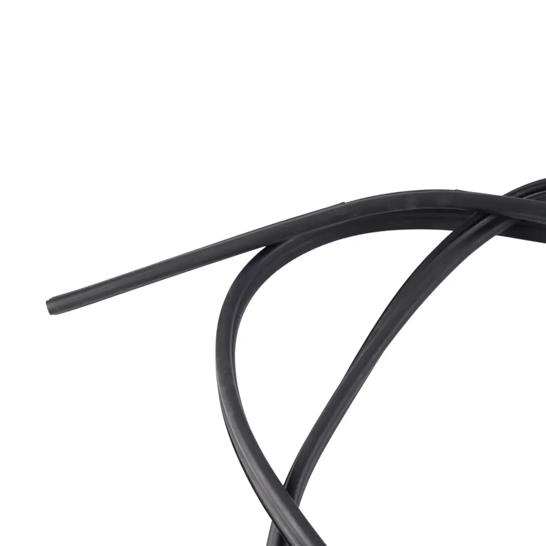 Bonnet Hood Weatherstrip Seal Gasket to Land Rover Discovery 3 L319 with Part number LR015150 Land Rover Discovery 3 L319 Bonnet Hood Weatherstrip Seal Gasket - SKU LR015150 - Part number LR015150