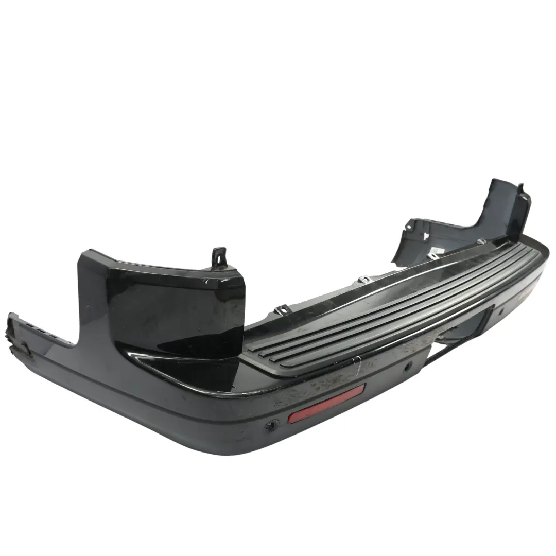 Zderzak Tylny Santorini Black Czarny - 820 do Land Rover Discovery 4 L319 o numerze LR015463 Land Rover Discovery 4 L319 Zderzak Tylny Santorini Black Czarny - 820 - SKU LR015463-SAB - Numer Części LR015463