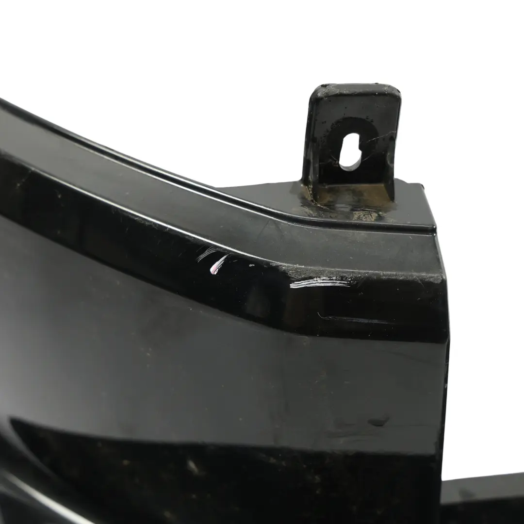 Zderzak Tylny Santorini Black Czarny - 820 do Land Rover Discovery 4 L319 o numerze LR015463 Land Rover Discovery 4 L319 Zderzak Tylny Santorini Black Czarny - 820 - SKU LR015463-SAB - Numer Części LR015463