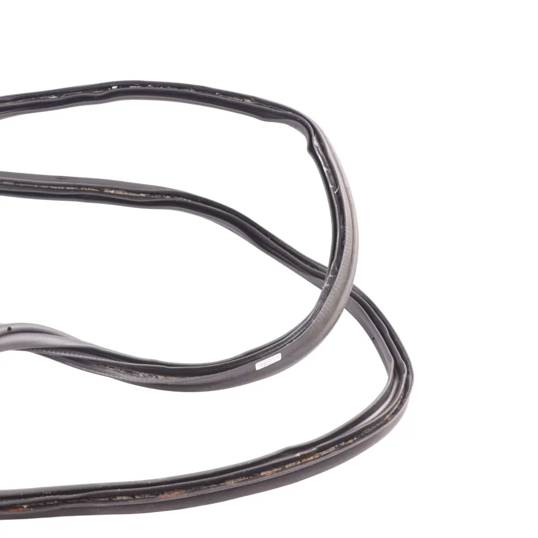 Trunk Boot Lid Tailgate Gasket Seal Rubber to Land Rover Discovery L319 with Part number LR017173 Land Rover Discovery L319 Trunk Boot Lid Tailgate Gasket Seal Rubber - SKU LR017173 - Part number LR017173