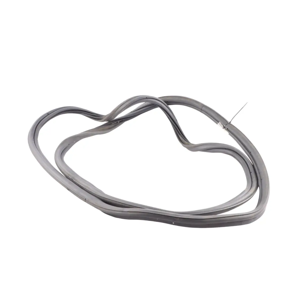 Trunk Boot Lid Tailgate Gasket Seal Rubber to Land Rover Discovery L319 with Part number LR017173 Land Rover Discovery L319 Trunk Boot Lid Tailgate Gasket Seal Rubber - SKU LR017173 - Part number LR017173