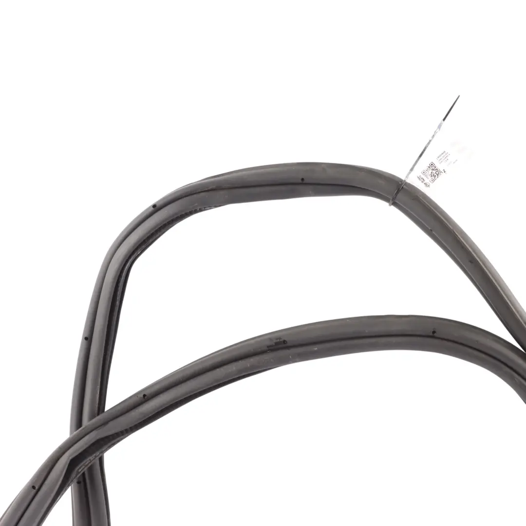 Trunk Boot Lid Tailgate Gasket Seal Rubber 6H2243712AC to Land Rover Discovery L319 with Part number LR024949 Land Rover Discovery L319 Trunk Boot Lid Tailgate Gasket Seal Rubber 6H2243712AC - SKU LR024949 - Part number LR024949